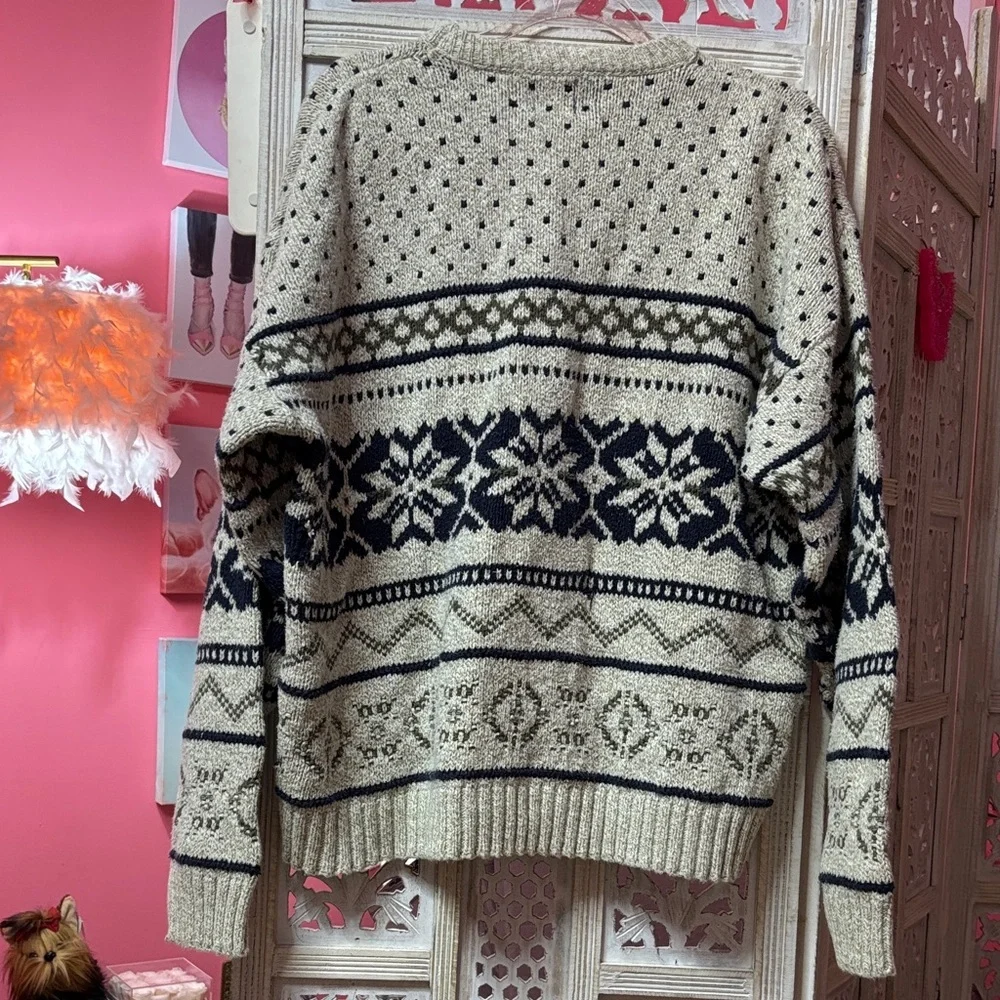 Cozy Retriever Cream and Black Knit Sweater Size: X Large